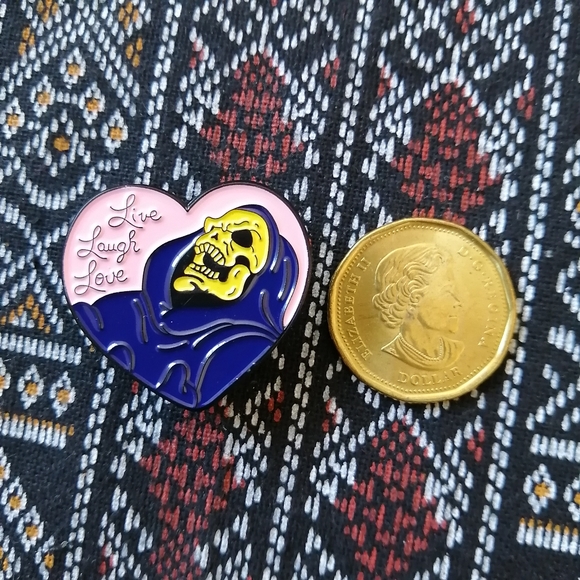 📍2/20$ Skeletor Enamel Pin NWOT - Picture 2 of 6